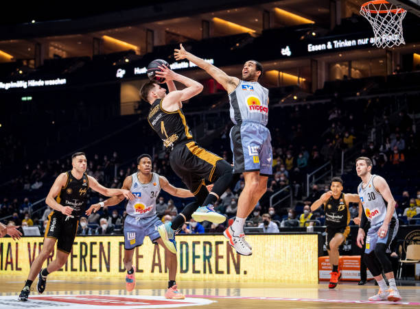 她依然稳健 她依然稳健