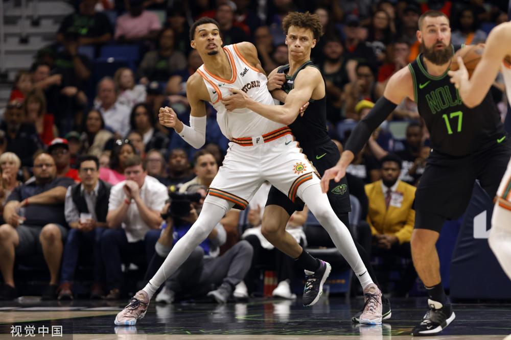 向其抛出橄 向其抛出橄